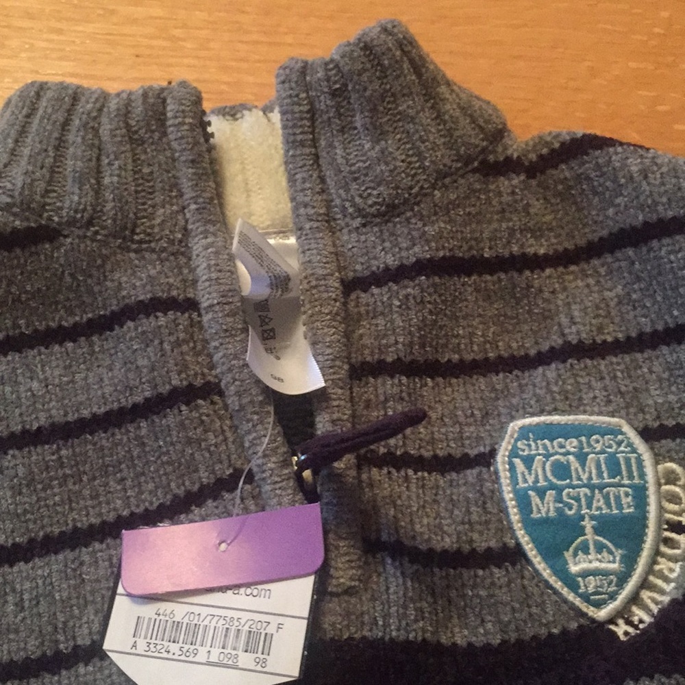 sweater - Picture 6 of 6